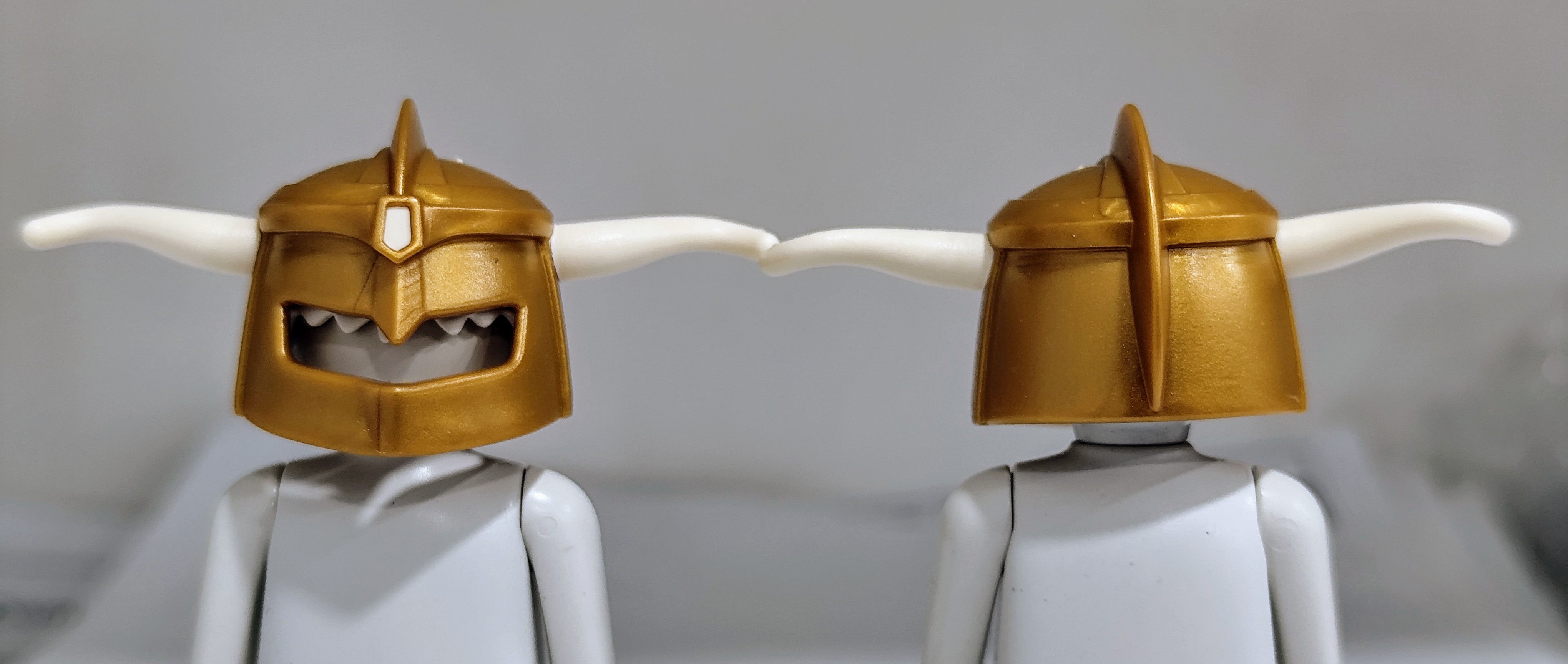 PLAYMOBIL 2X CASCO MEDIEVAL CON CUERNOS - 18/6/25