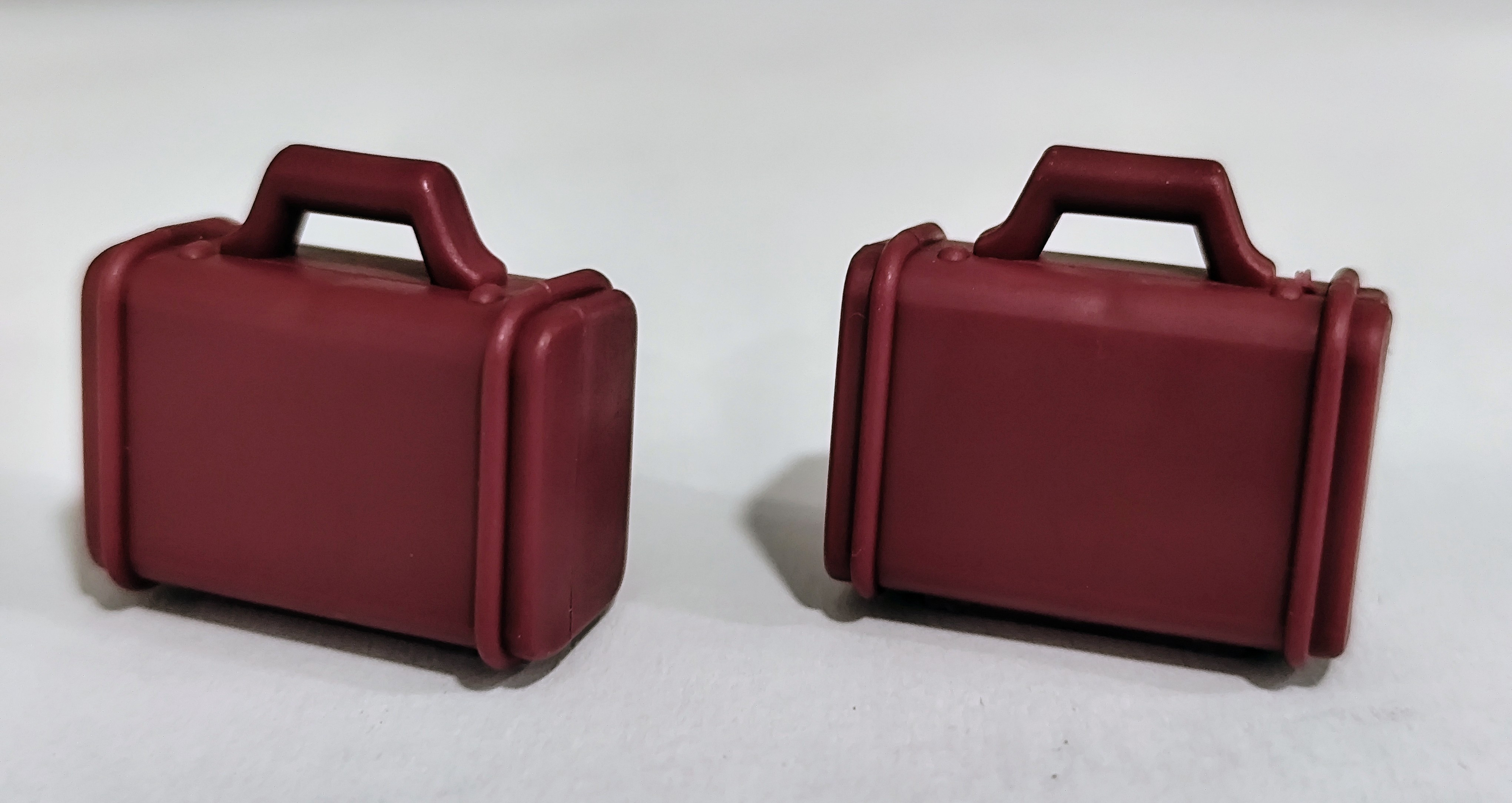 PLAYMOBIL 2X MALETIN DE MANO ROJO - 28/9/23