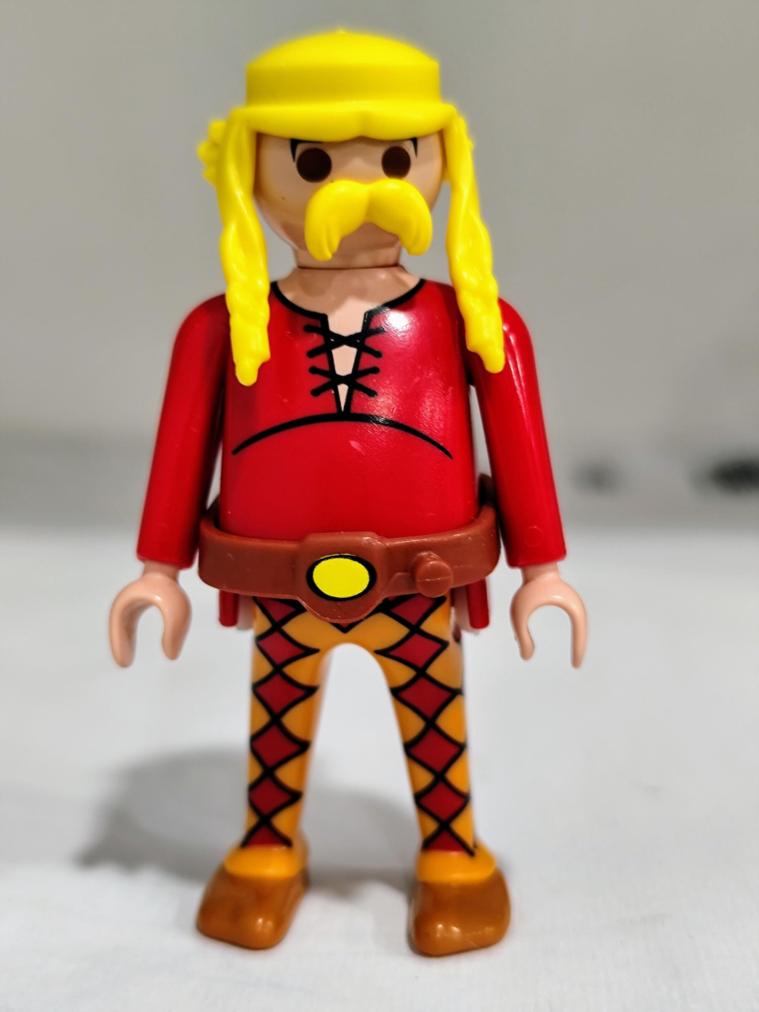 PLAYMOBIL FIGURA GALO CAMISETA ROJA - 22/6/25