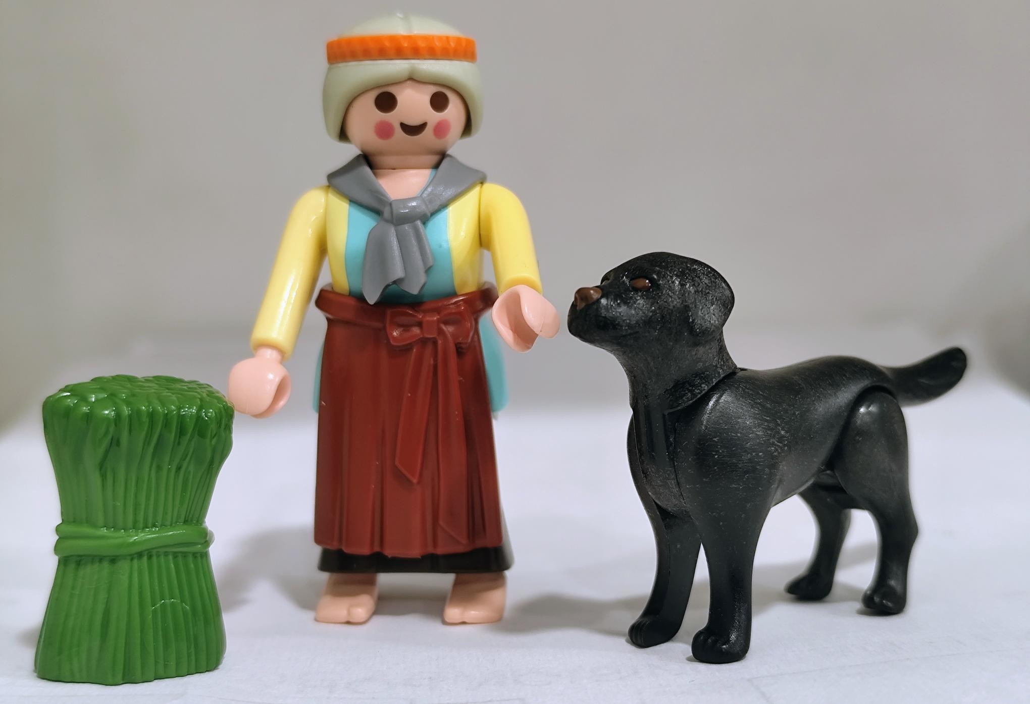 PLAYMOBIL ALDEANA , AGRICULTORA CON PERRO , BELEN - 27/6/25