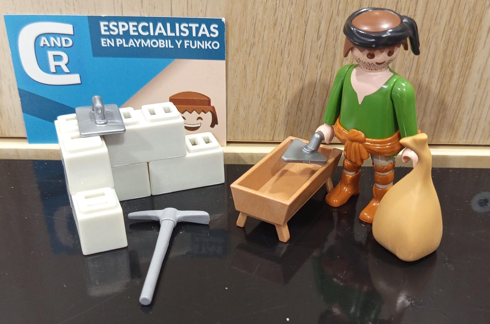 PLAYMOBIL ALDEANO CON HERRAMIENTAS, , ALBAÑIL , BELEN - 10/7/25