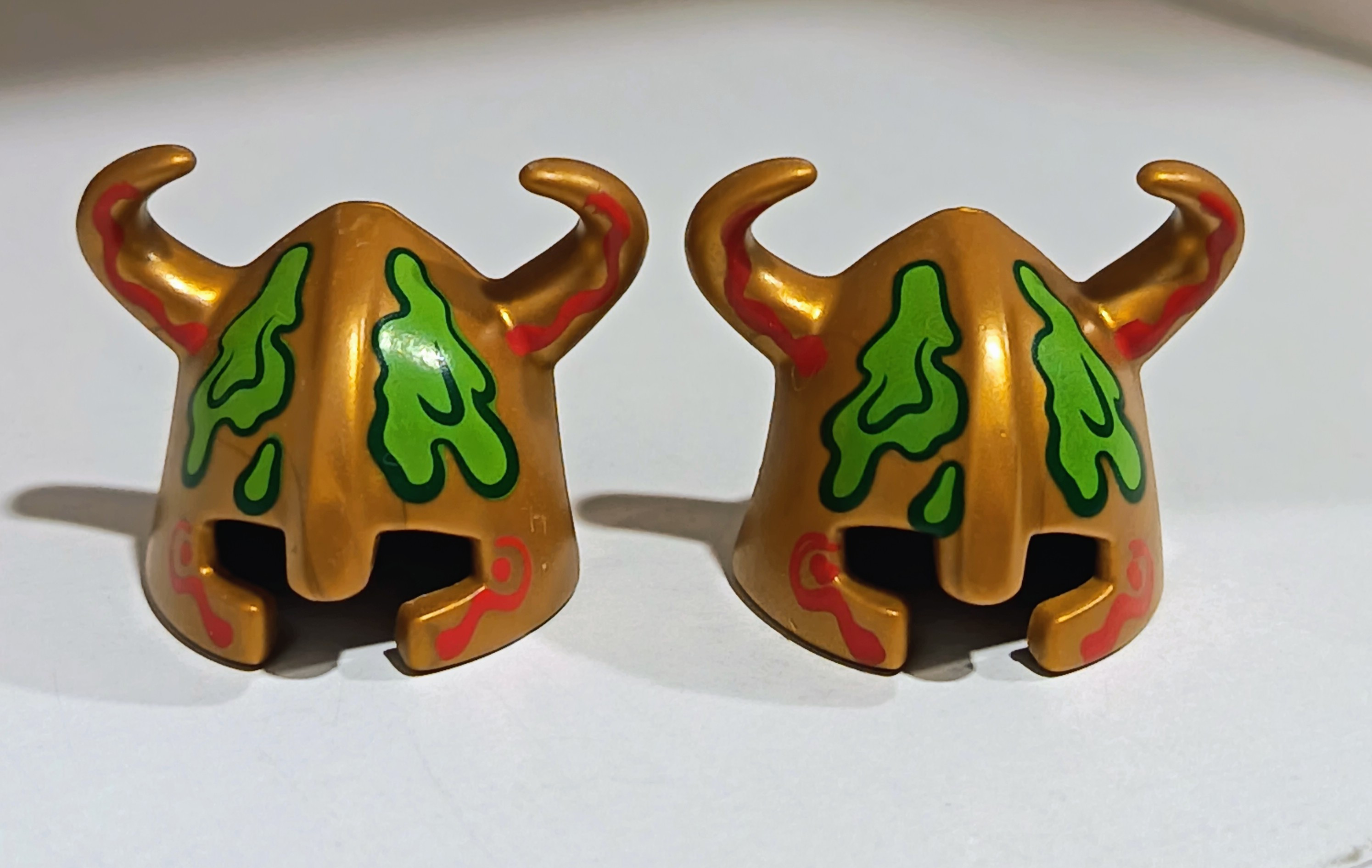 PLAYMOBIL 2X CASCO DORADO CON CUERNOS PARA ZOMBIES - 21/8/25