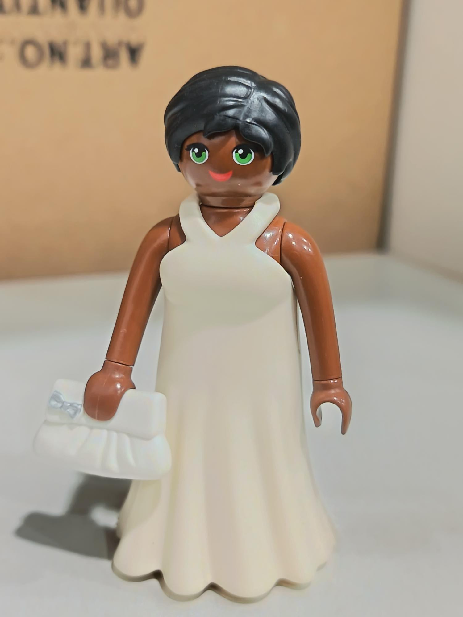 PLAYMOBIL MUJER NEGRA CON VESTIDO DE FIESTA 2 - 28/8/25