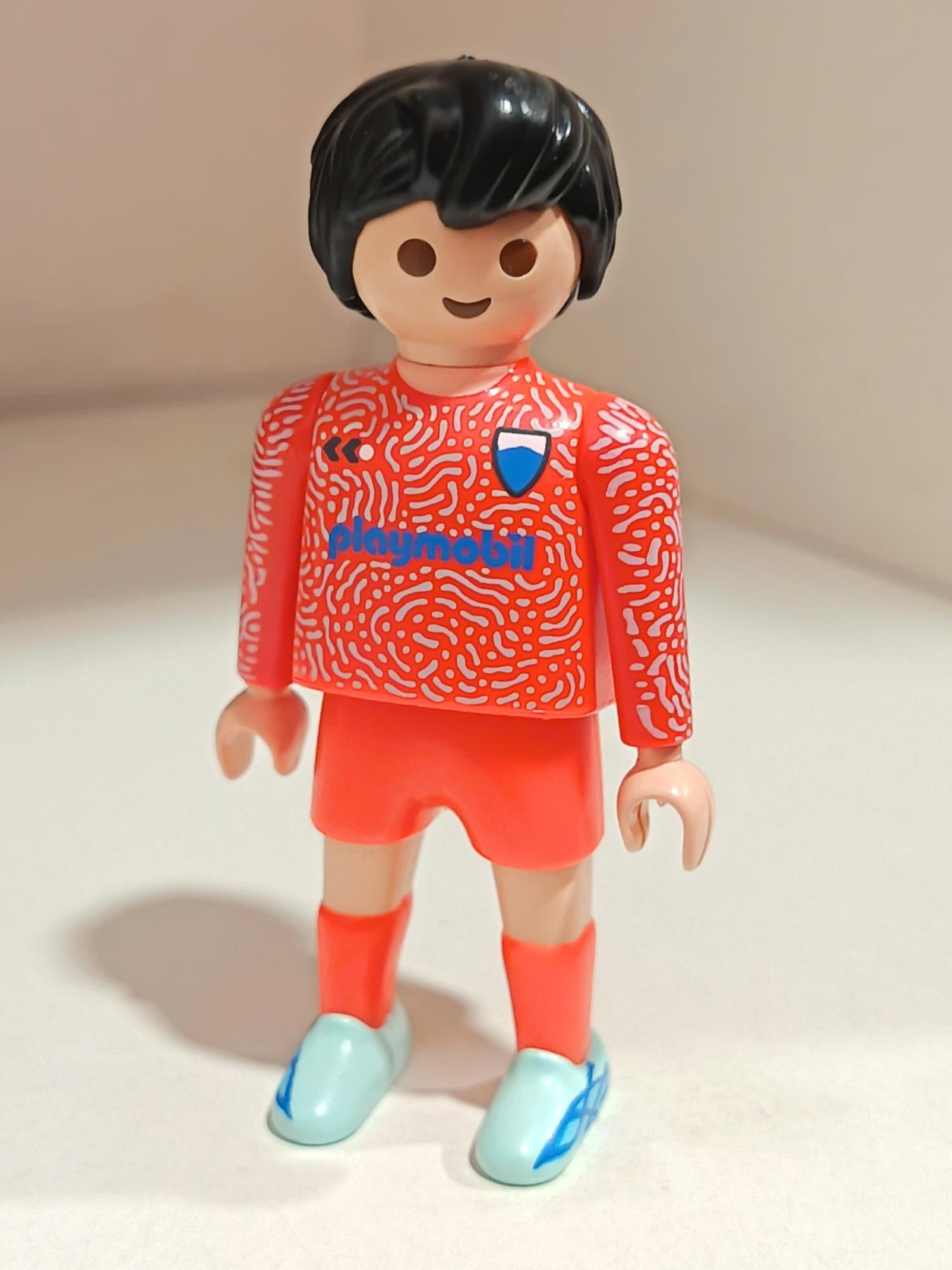 PLAYMOBIL PORTERO FUTBOL TRAJE ROJO - 24/8/25