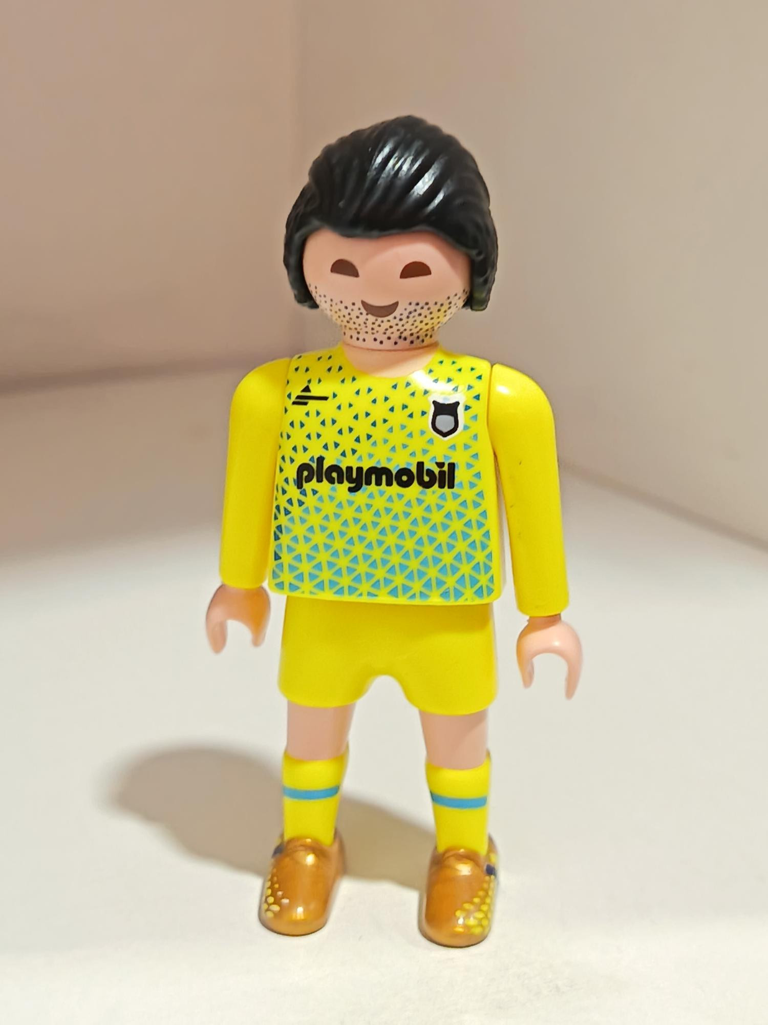 PLAYMOBIL PORTERO FUTBOL CHINO TRAJE AMARILLO - 24/8/25