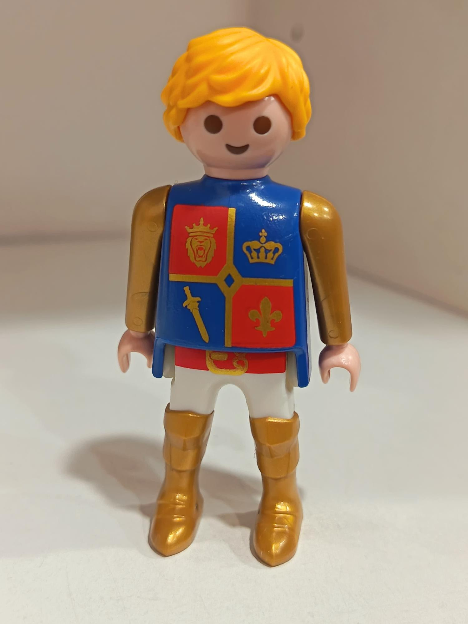 PLAYMOBIL FIGURA CABALLLERO DEL LEON - 24/8/25