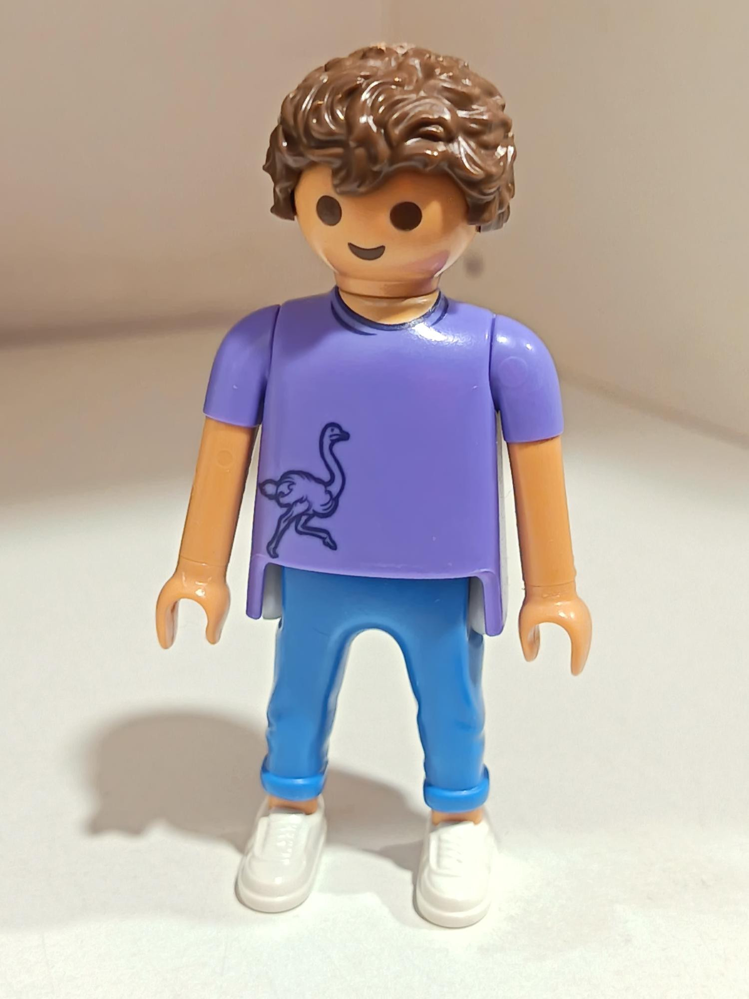 PLAYMOBIL FIGURA CHICO CON CAMISETA MORADA - 24/8/25