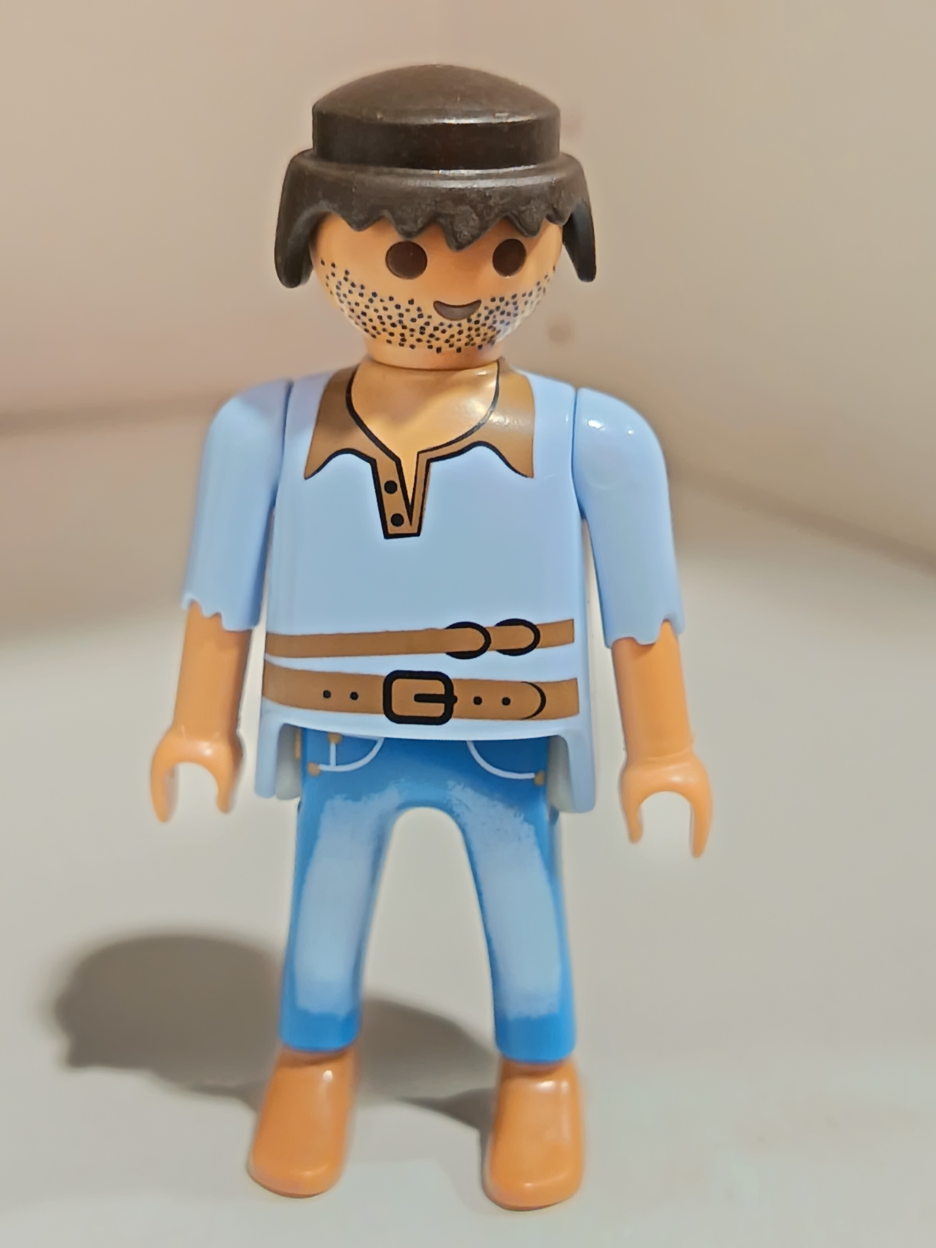 PLAYMOBIL FIGURA CHICO CON VAQUEROS , OESTE - 24/8/25