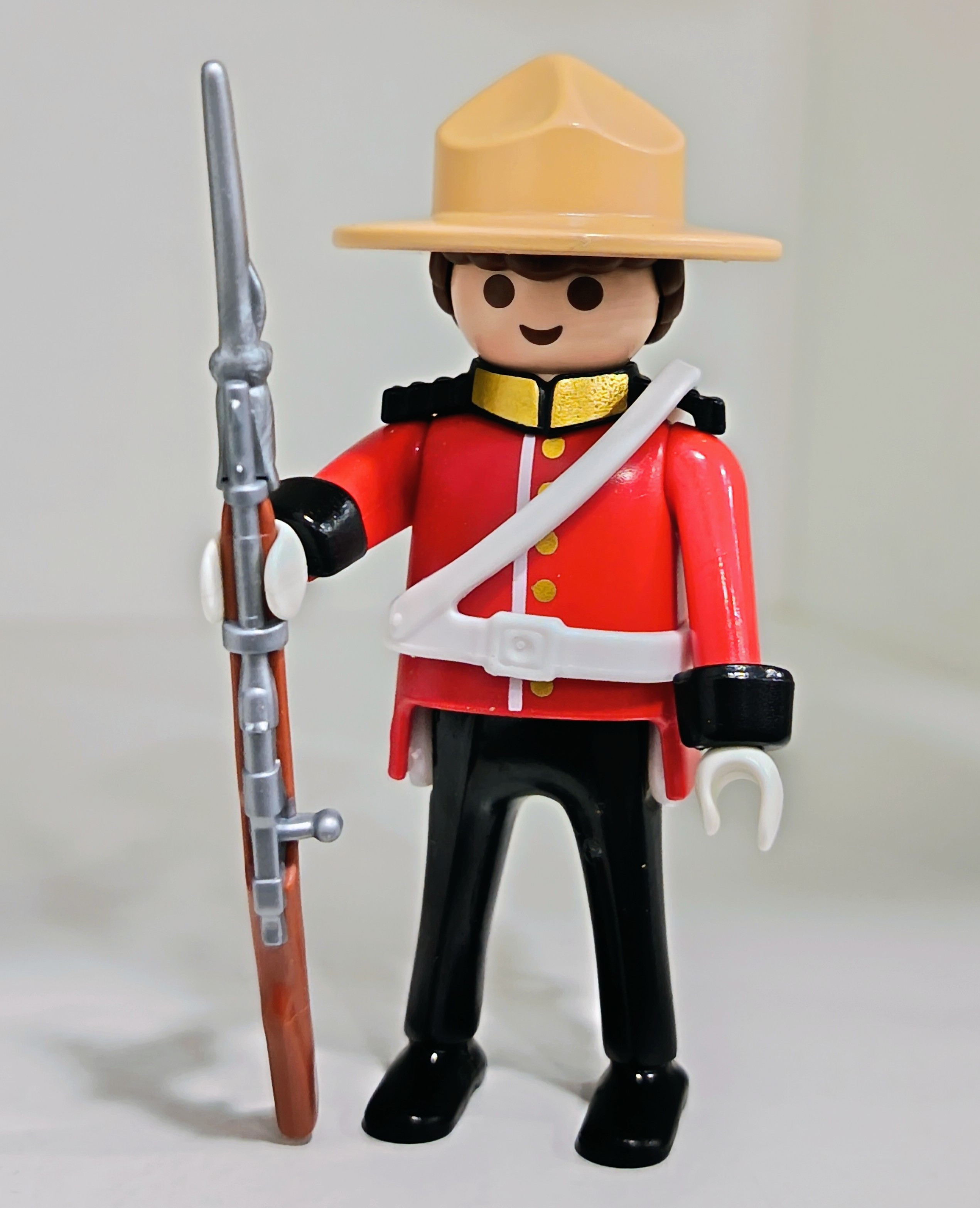 PLAYMOBIL FIGURA POLICIA DEL CANADA - 10/7/25