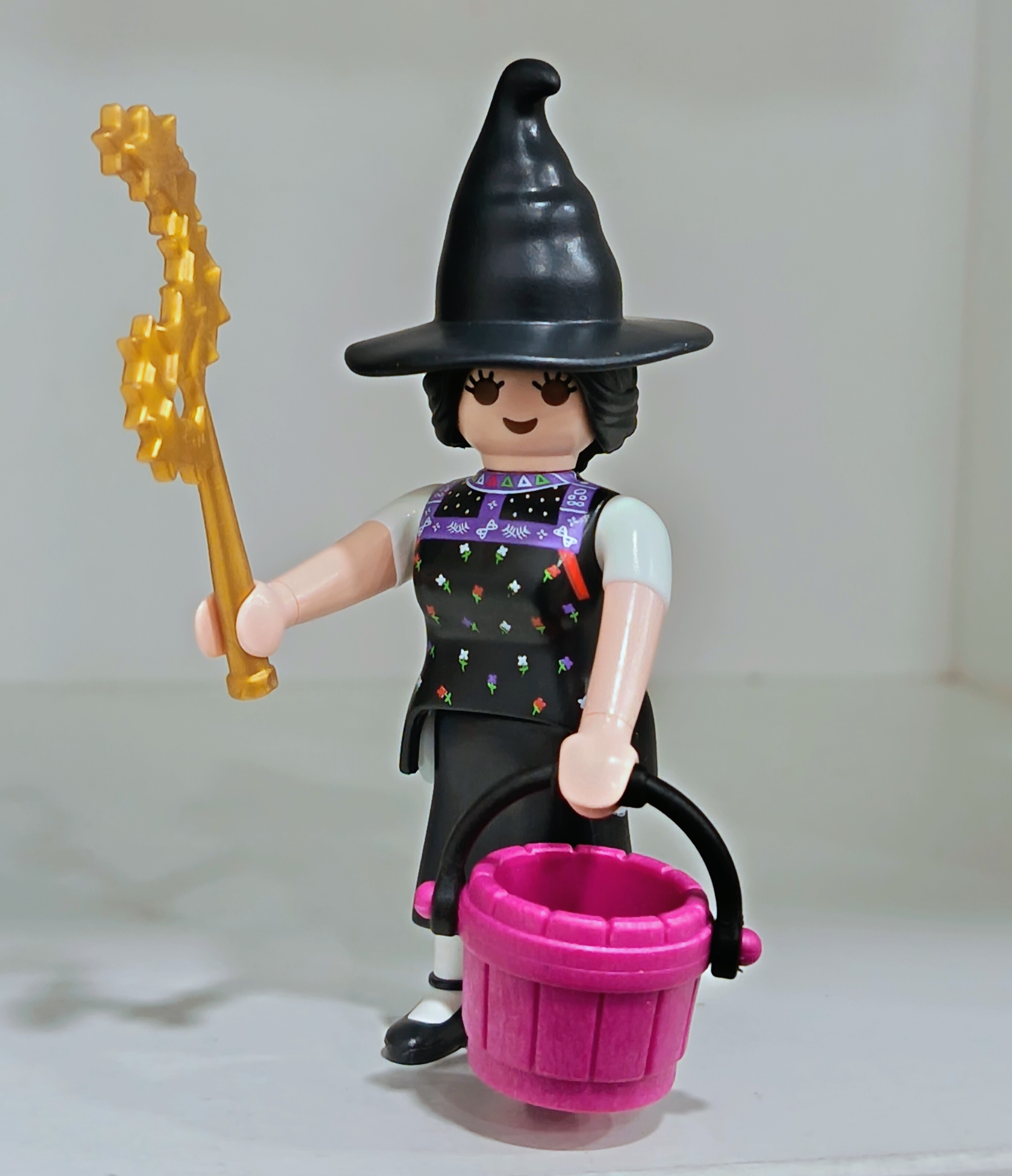 PLAYMOBIL BRUJA BUENA CON VARITA Y CUBO - 10/9/25