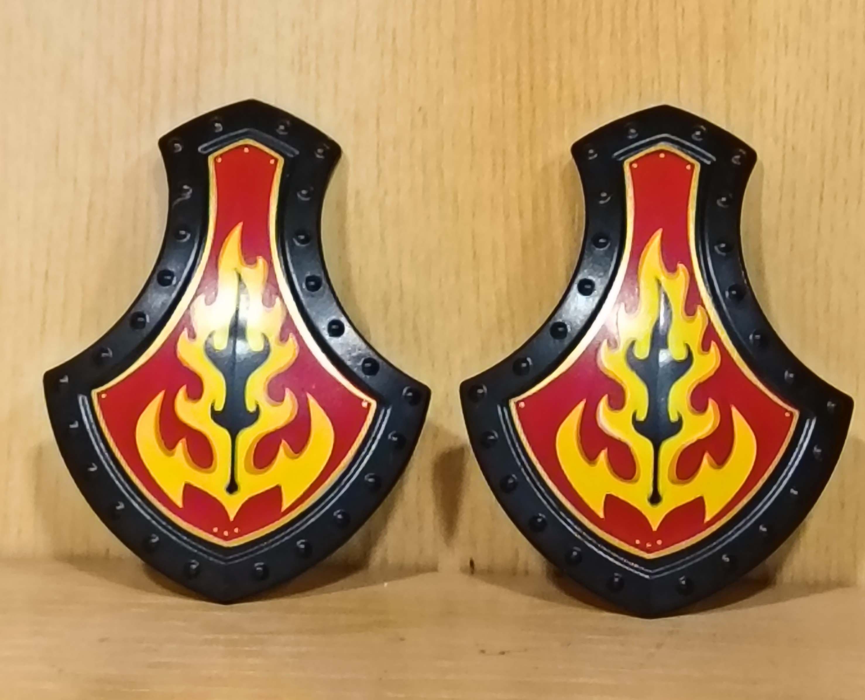 PLAYMOBIL 2X ESCUDOS GRANDES DE FUEGO - 22/10/25