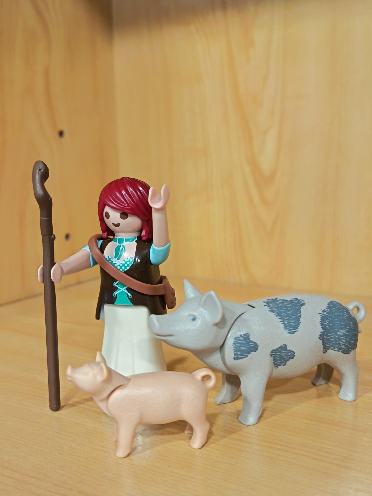 PLAYMOBIL ALDEANA PASTORA CON CERDITOS , BELEN - 10/7/25