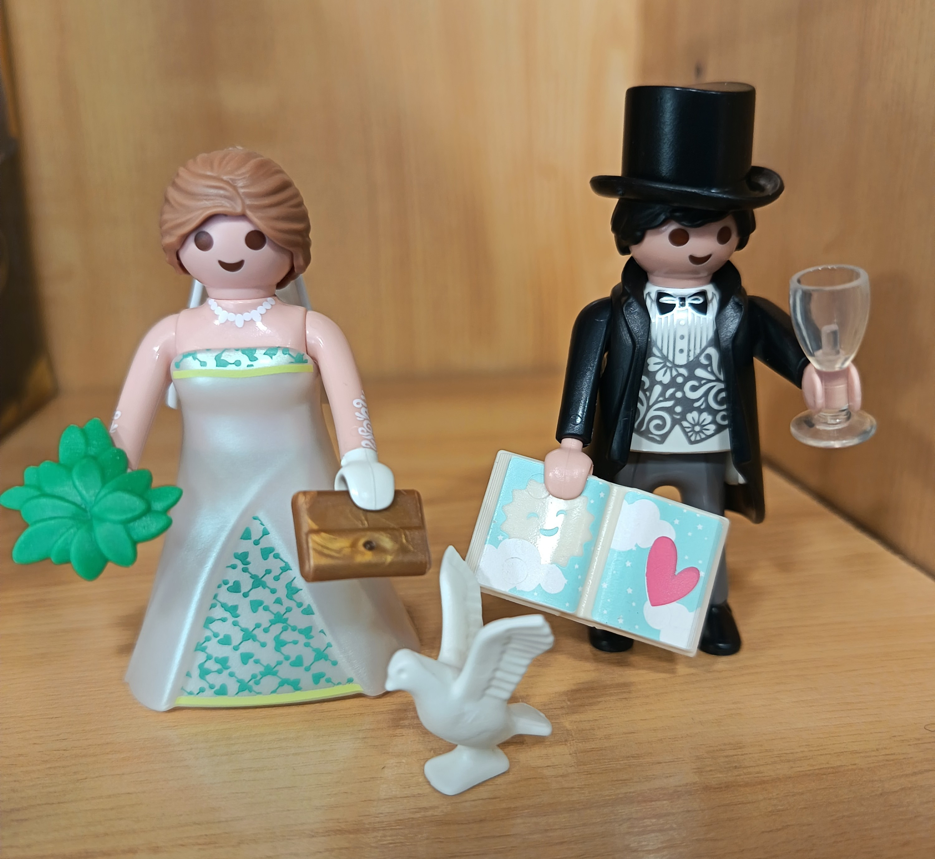 PLAYMOBIL PAREJA DE NOVIOS CON COMPLEMENTOS - 18/11/25