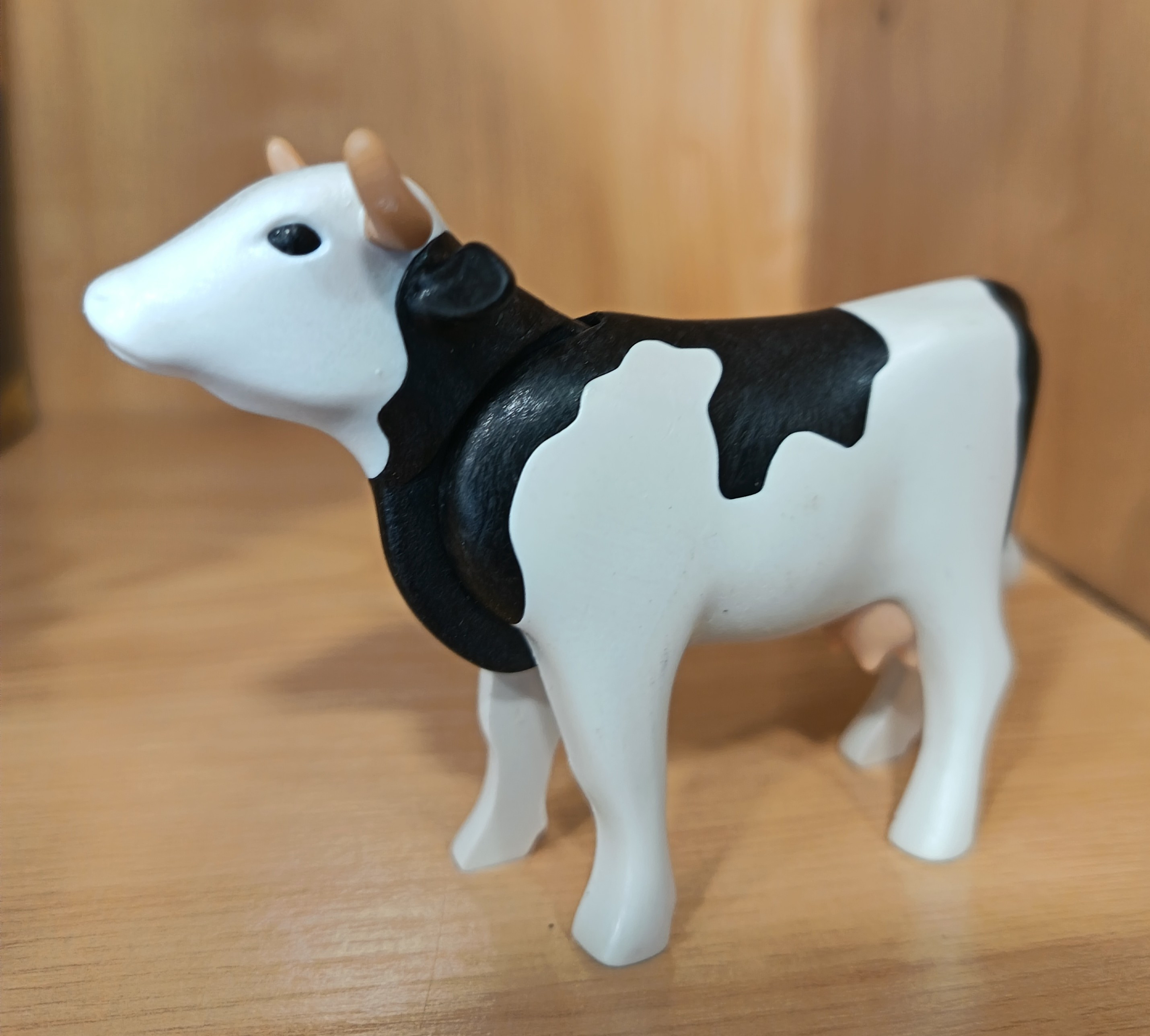 PLAYMOBIL VACA BLANCA Y NEGRA - 18/11/25