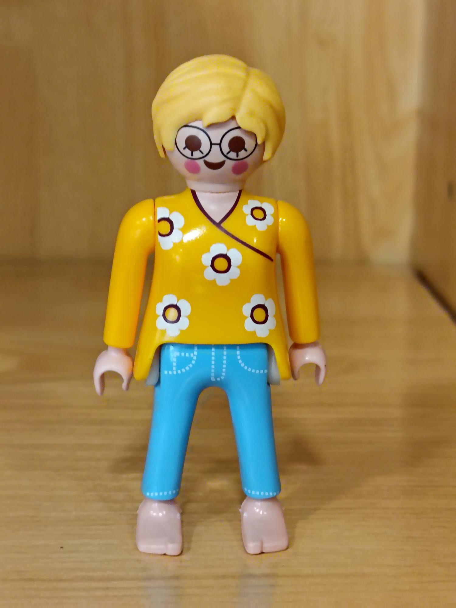 PLAYMOBIL ABUELA MODERNA RUBIA - 18/11/25