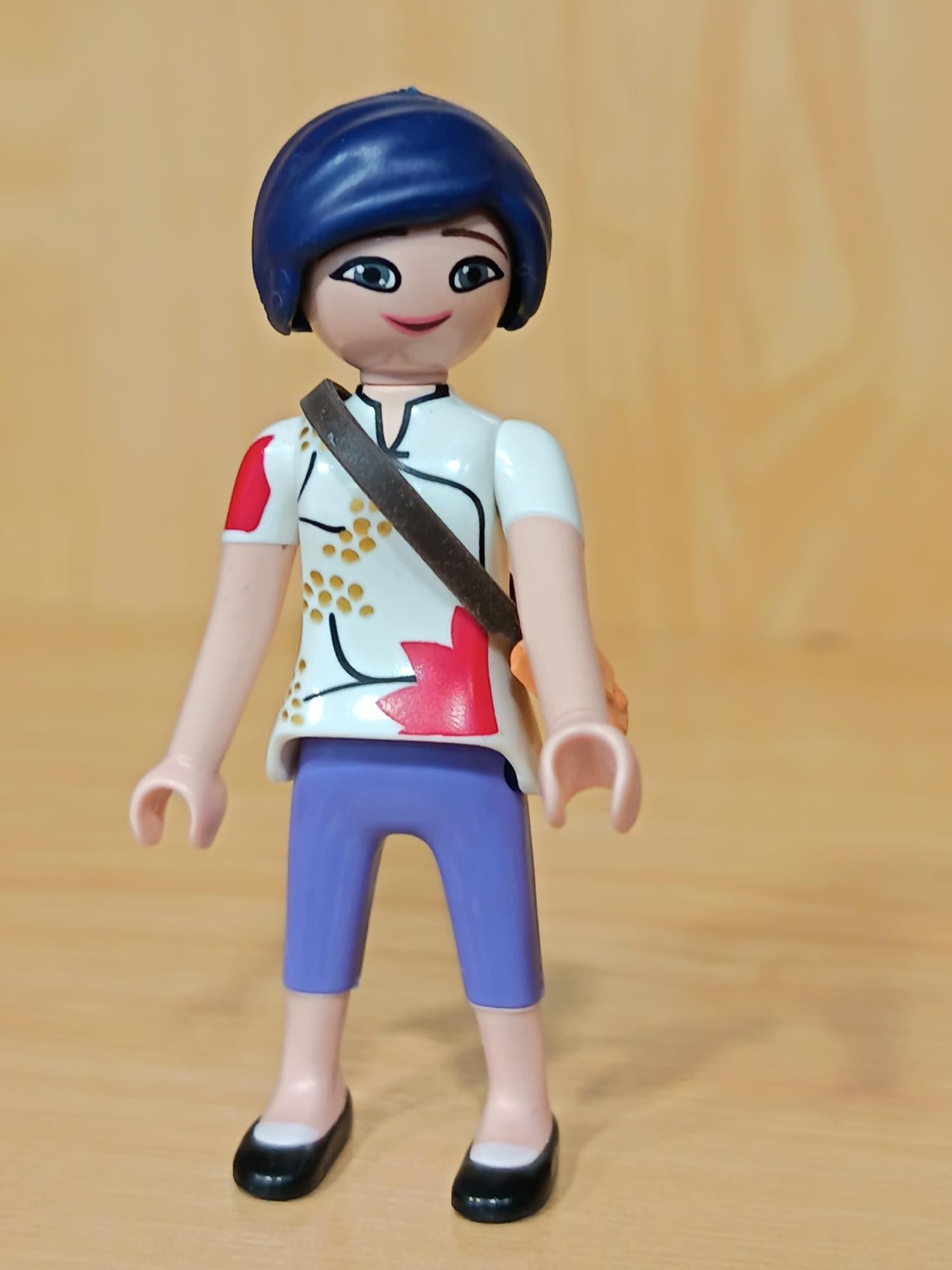 PLAYMOBIL FIGURA LADYBUG DE CALLE - 2/12/20