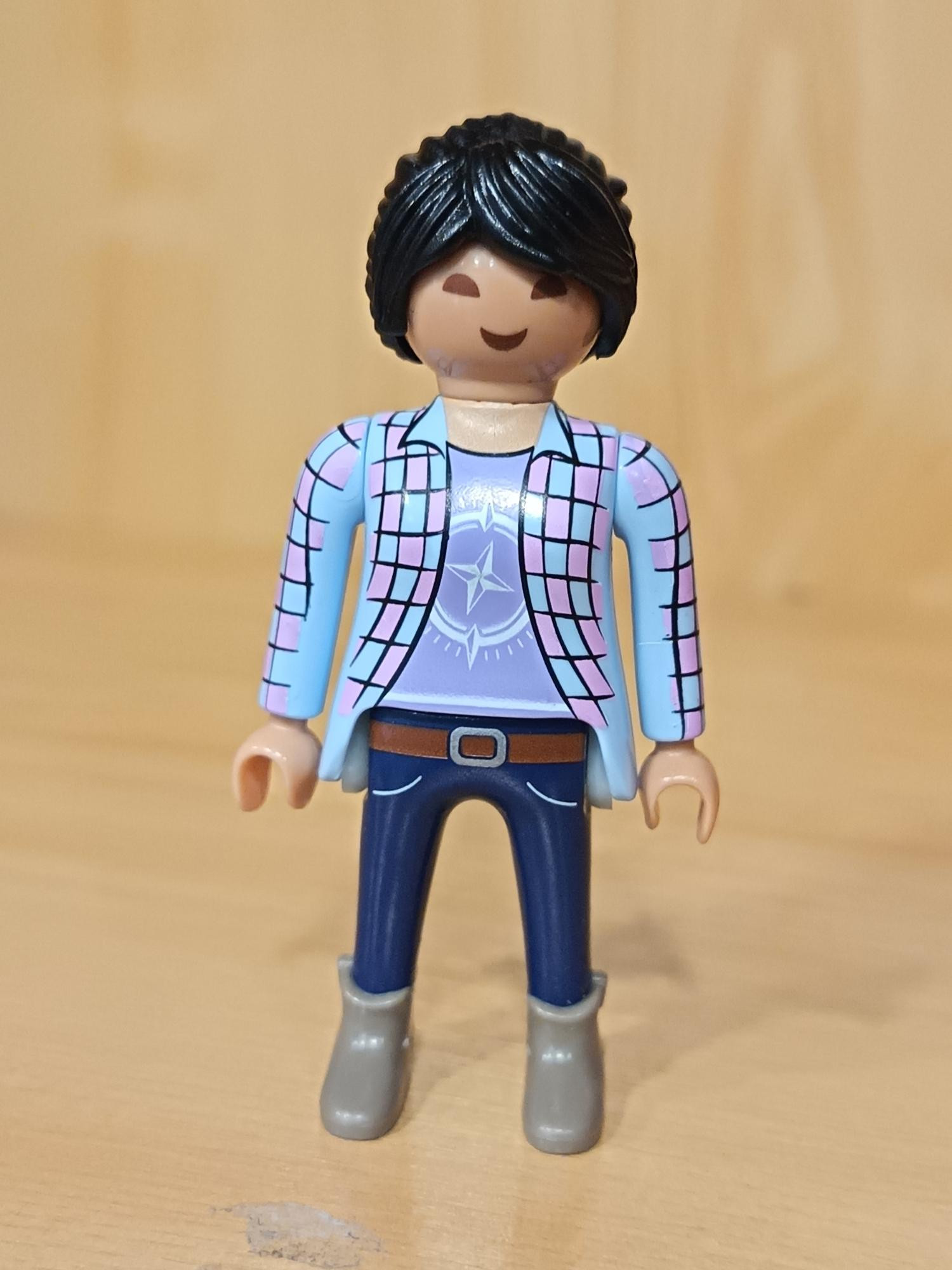 PLAYMOBIL FIGURA CHICA ASIATICA CON VAQUEROS - 27/5/21