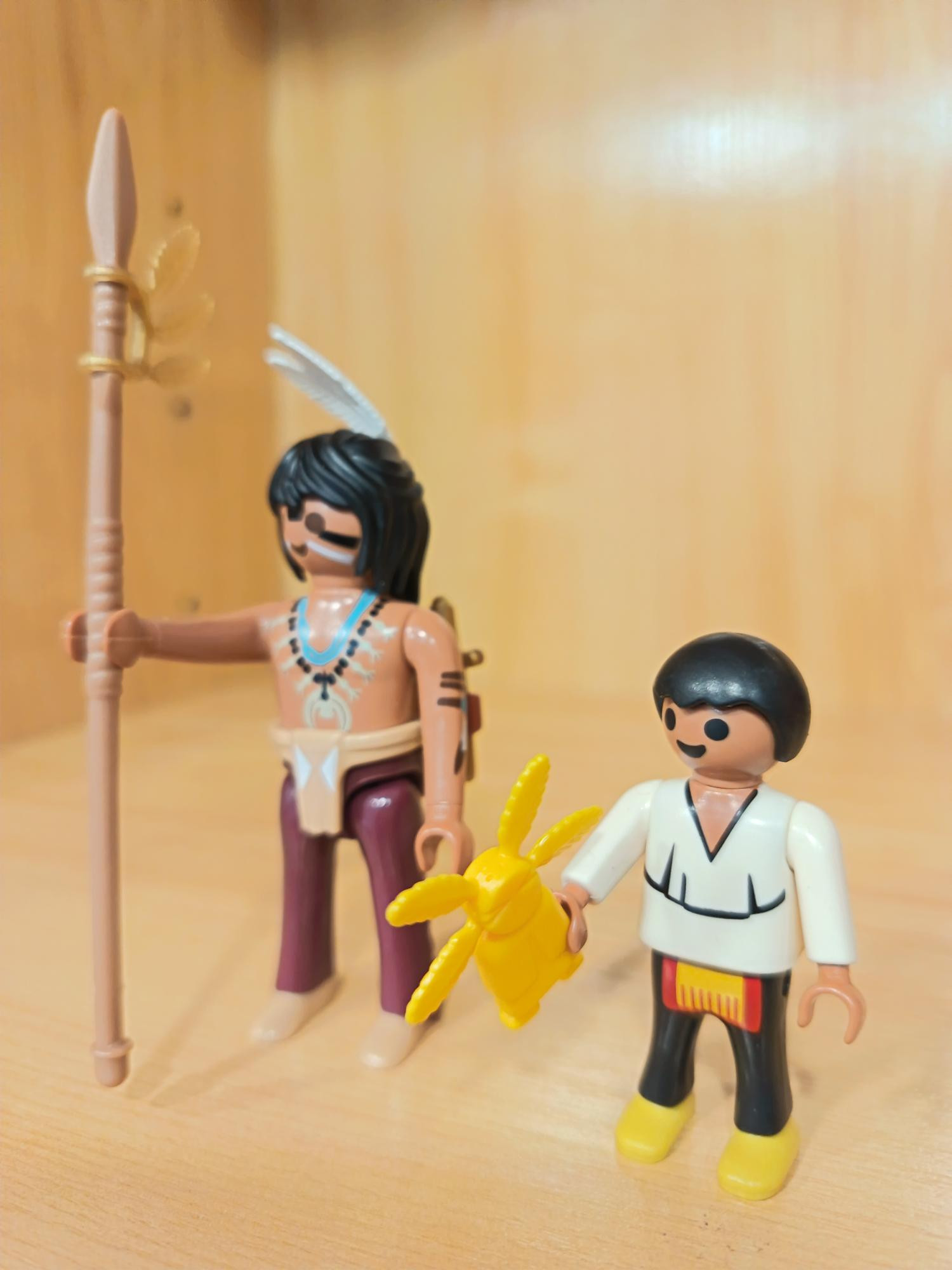 PLAYMOBIL GUERRERO INDIO CON NIÑO INDIO - 27/5/21