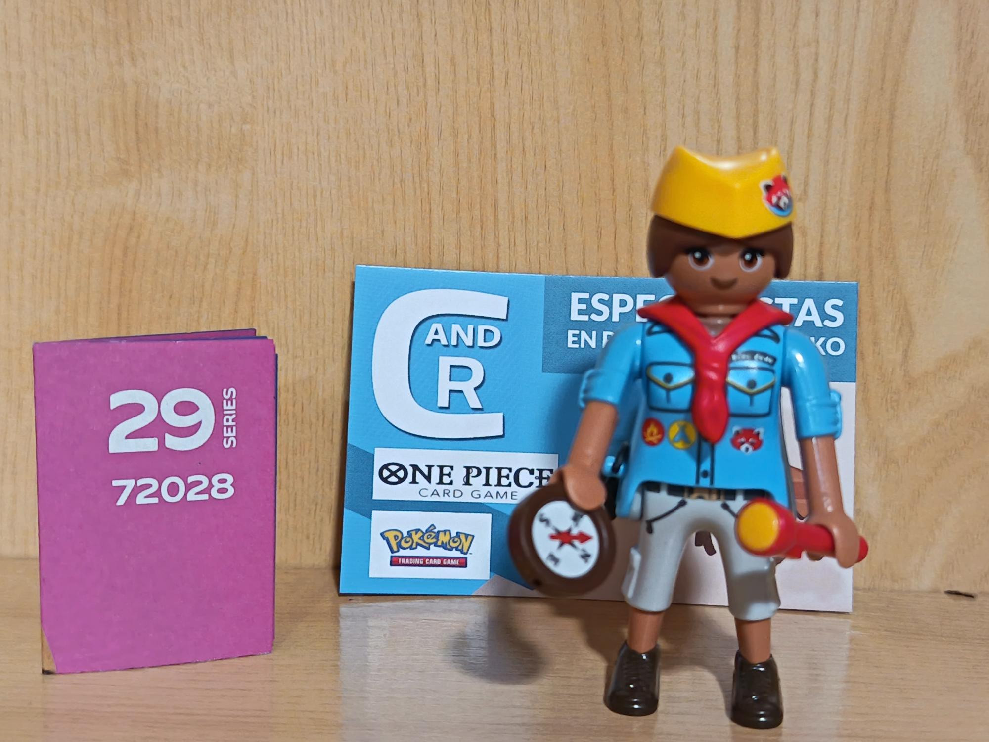 PLAYMOBIL SERIE 29 - CHICA SCOUT