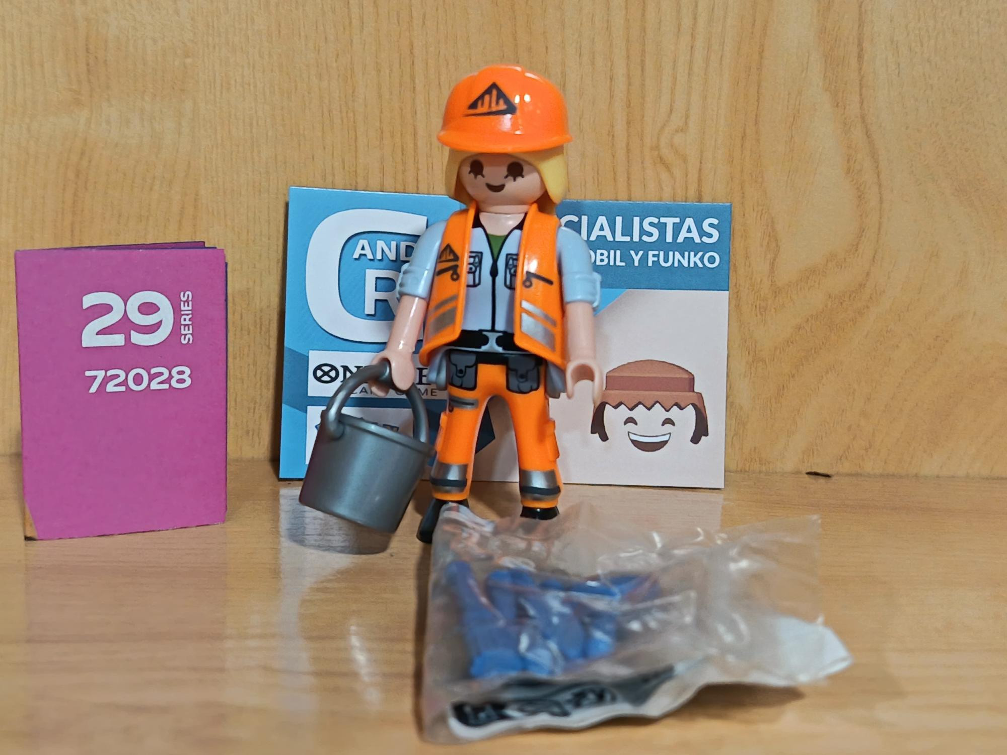 PLAYMOBIL SERIE 29 - MUJER OBRERA CON HERRAMIENTAS