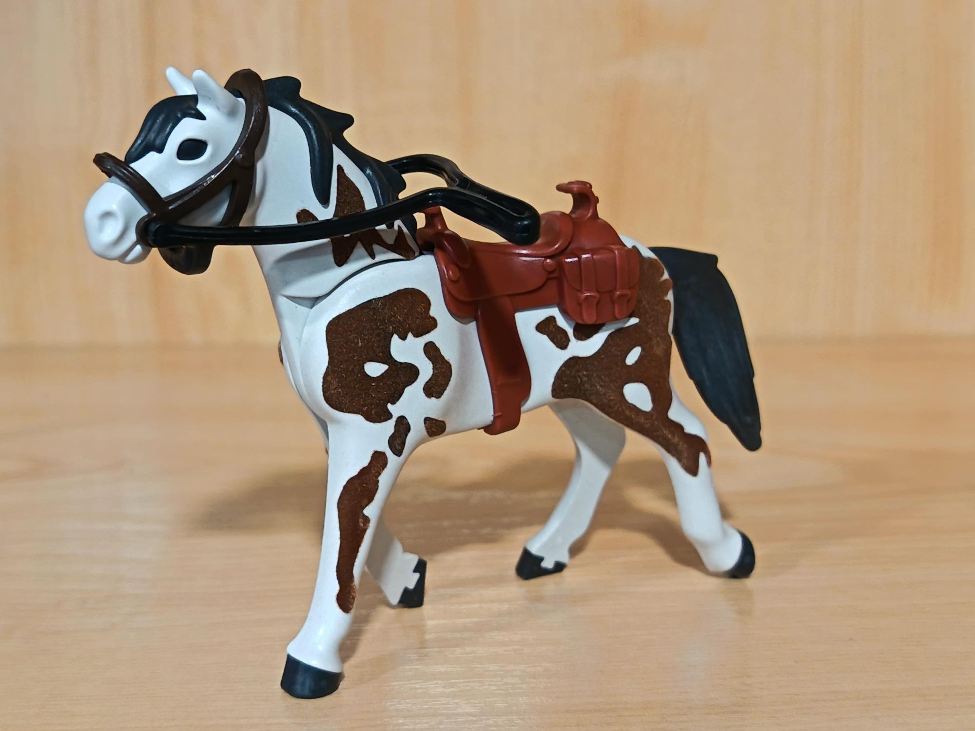 PLAYMOBIL CABALLO COMPLETO DEL OESTE CON PARTES DE TERCIOPELO - 22/9/20
