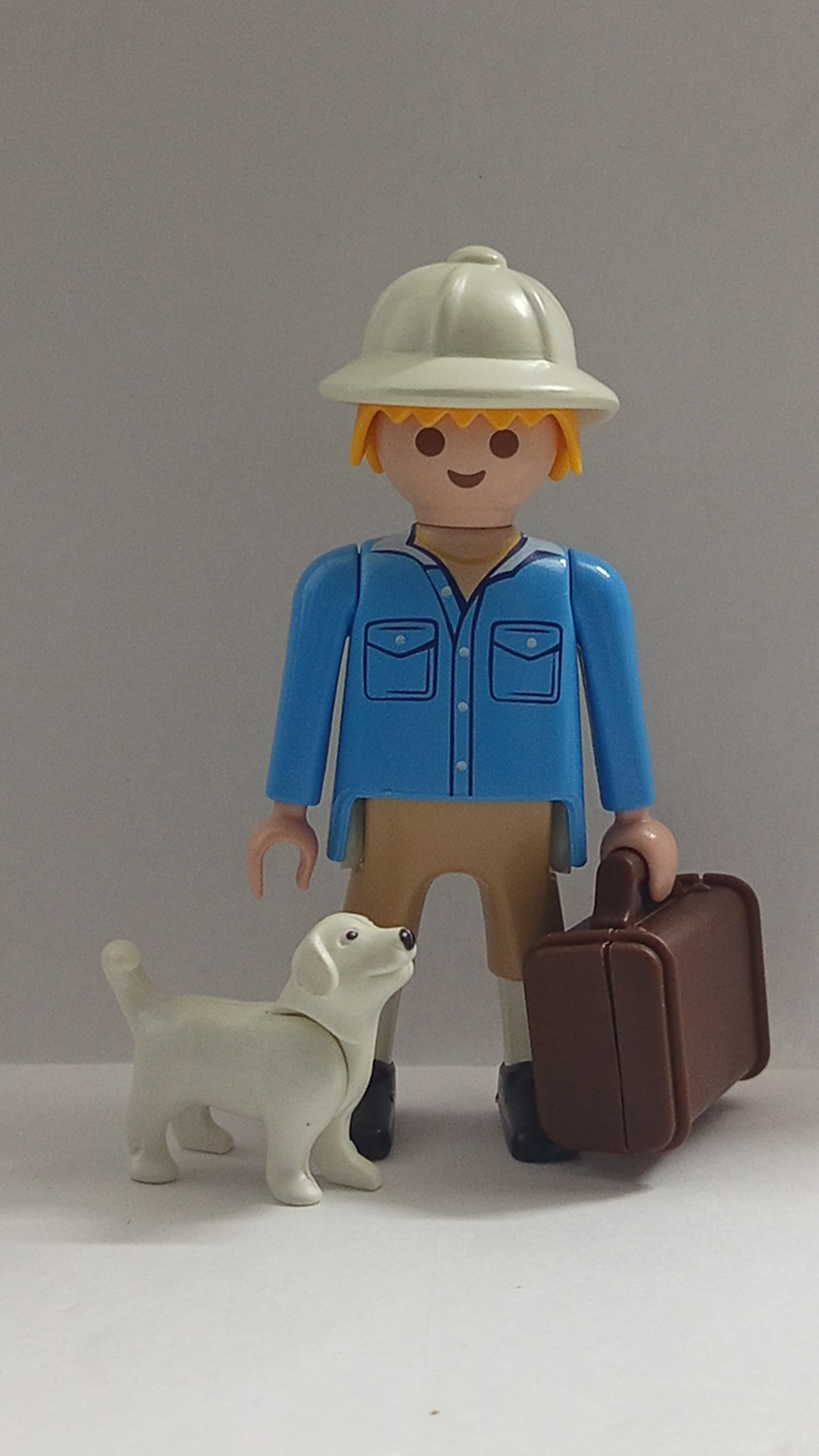 PLAYMOBIL FIGURA TINTIN CON SU PERRO - 13/6/26