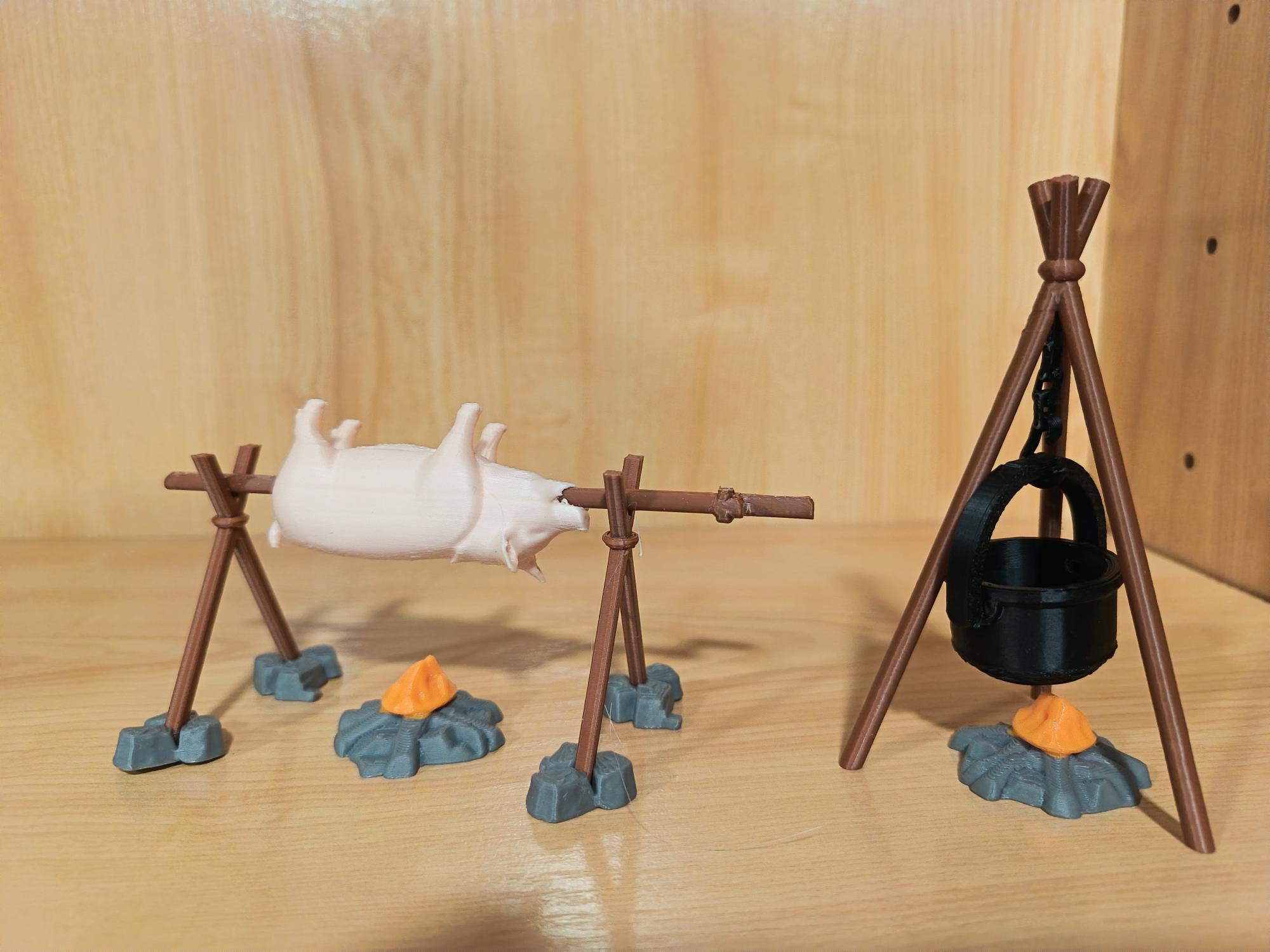 PLAYMOBIL ACCESORIOS BELEN , CERDO COCIINANDO MAS CALDERO CON LUMBRE
