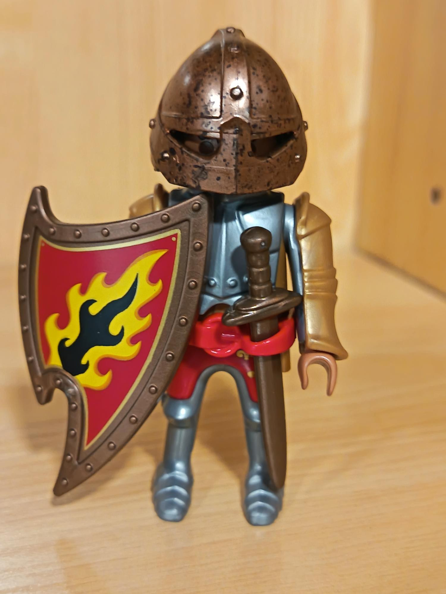 PLAYMOBIL GUERRERO MEDIEVAL CON CASCO DE BRONCE - 13/6/26