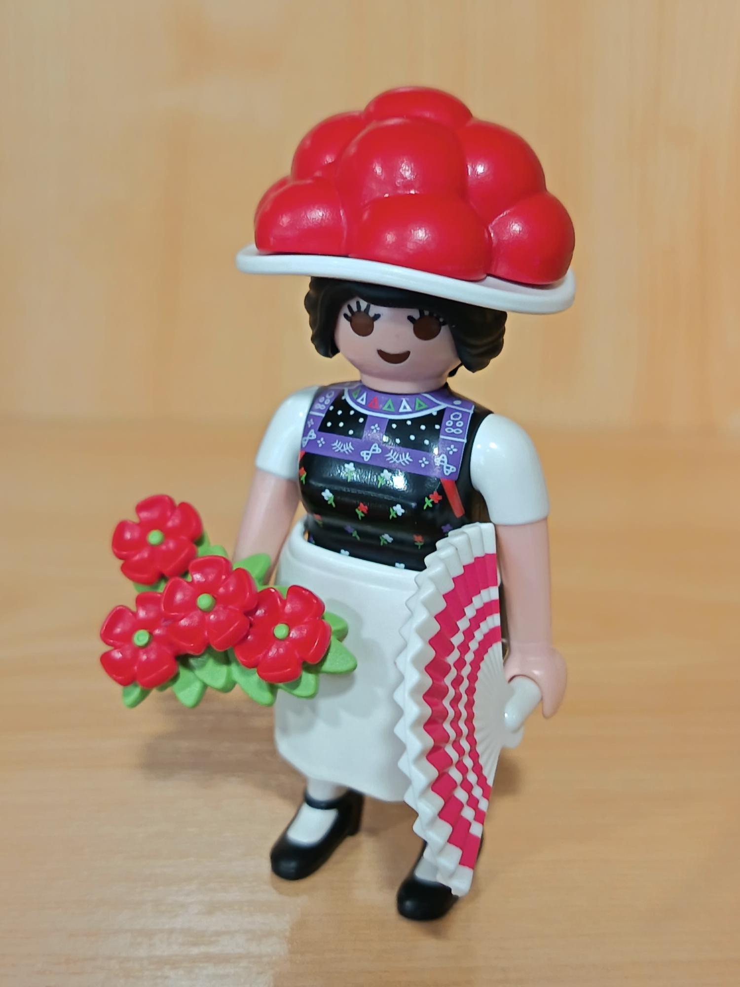 PLAYMOBIL MUJER CON FLORES Y ABANICO - 13/6/26