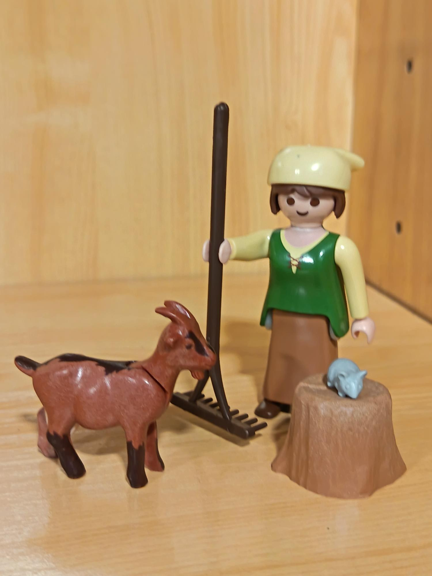 PLAYMOBIL ALDEANA CON CABRA Y RATON , BELEN - 10/7/25
