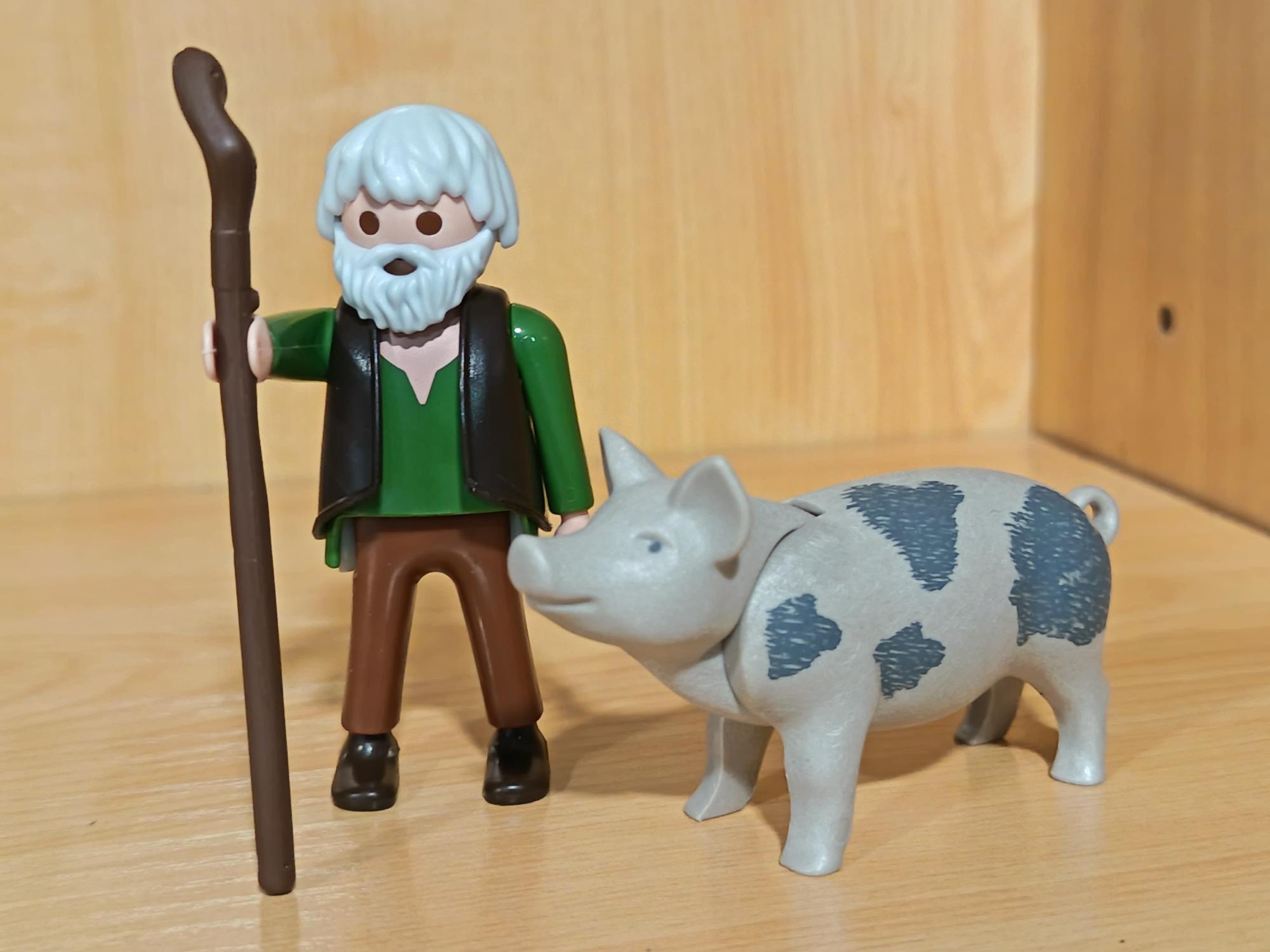 PLAYMOBIL ALDEANO CON GRAN CERDO , BELEN - 10/7/25