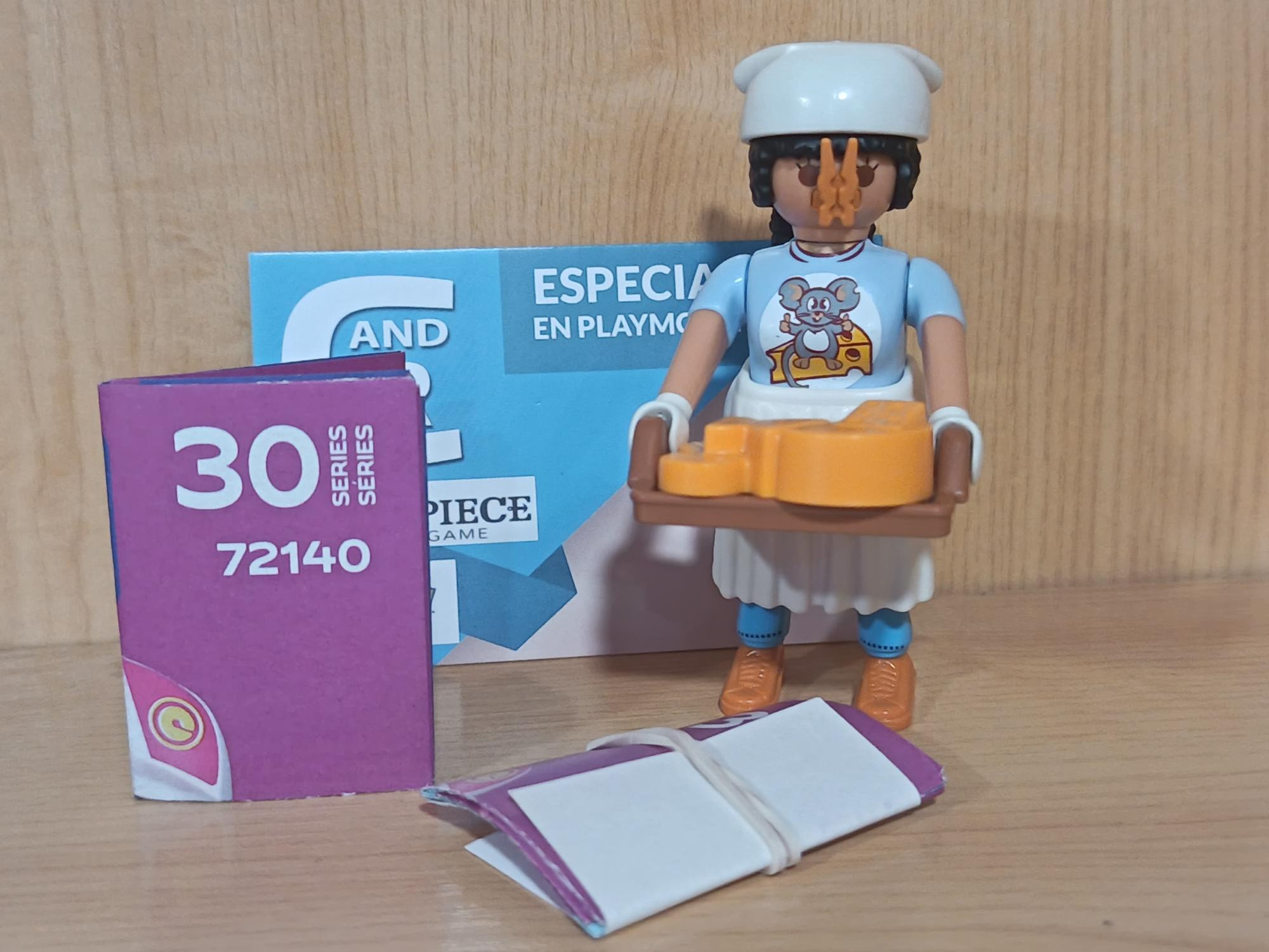 PLAYMOBIL CHICAS SERIE 30 - MUJER VENDIENDO QUESO