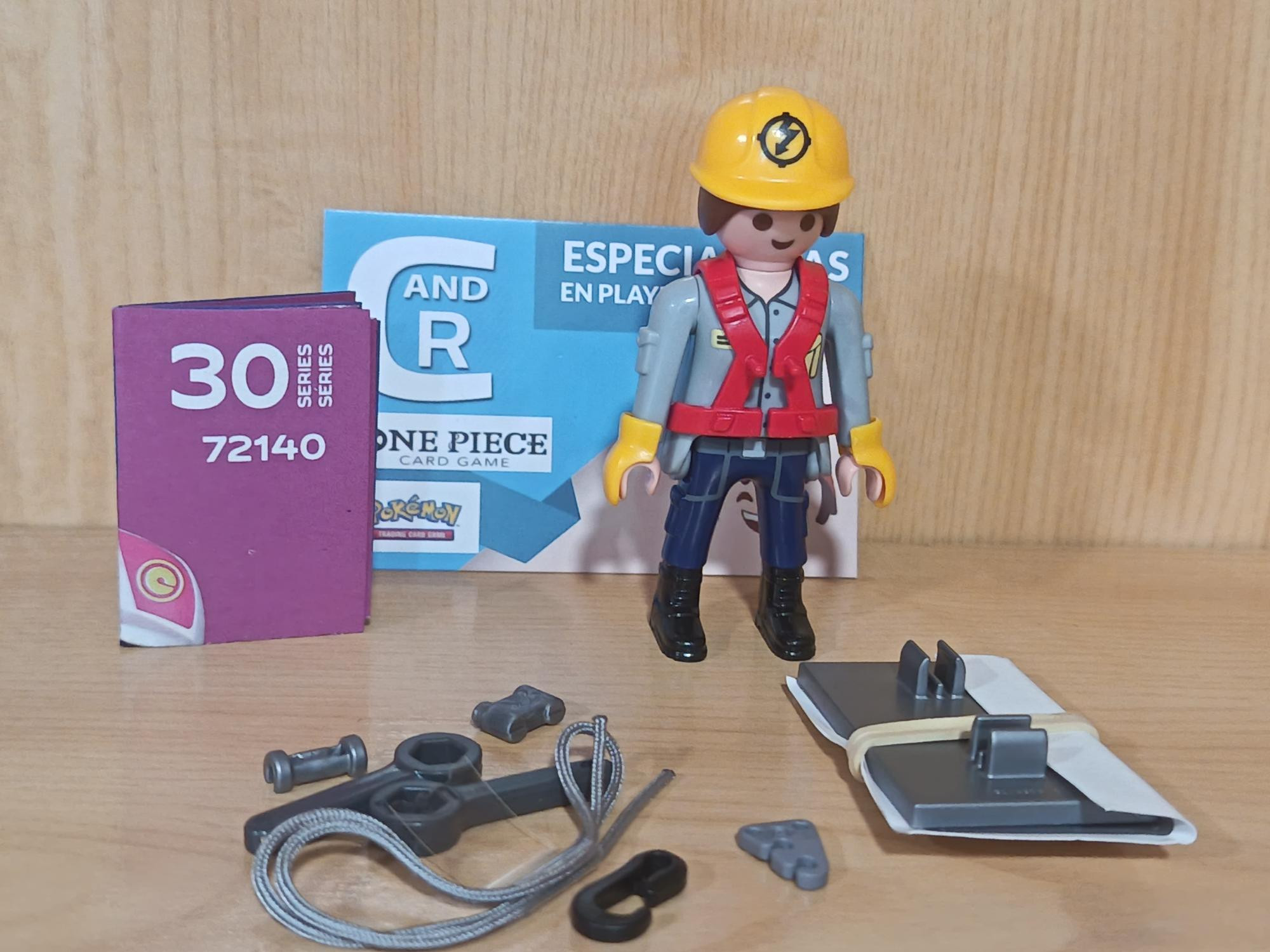 PLAYMOBIL CHICAS SERIE 30 - MUJER INSTALADORA PANELES SOLARES