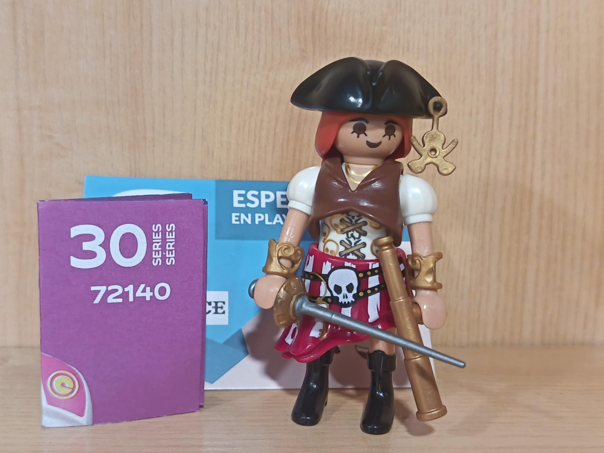 PLAYMOBIL CHICAS SERIE 30 - MUJER PIRATA