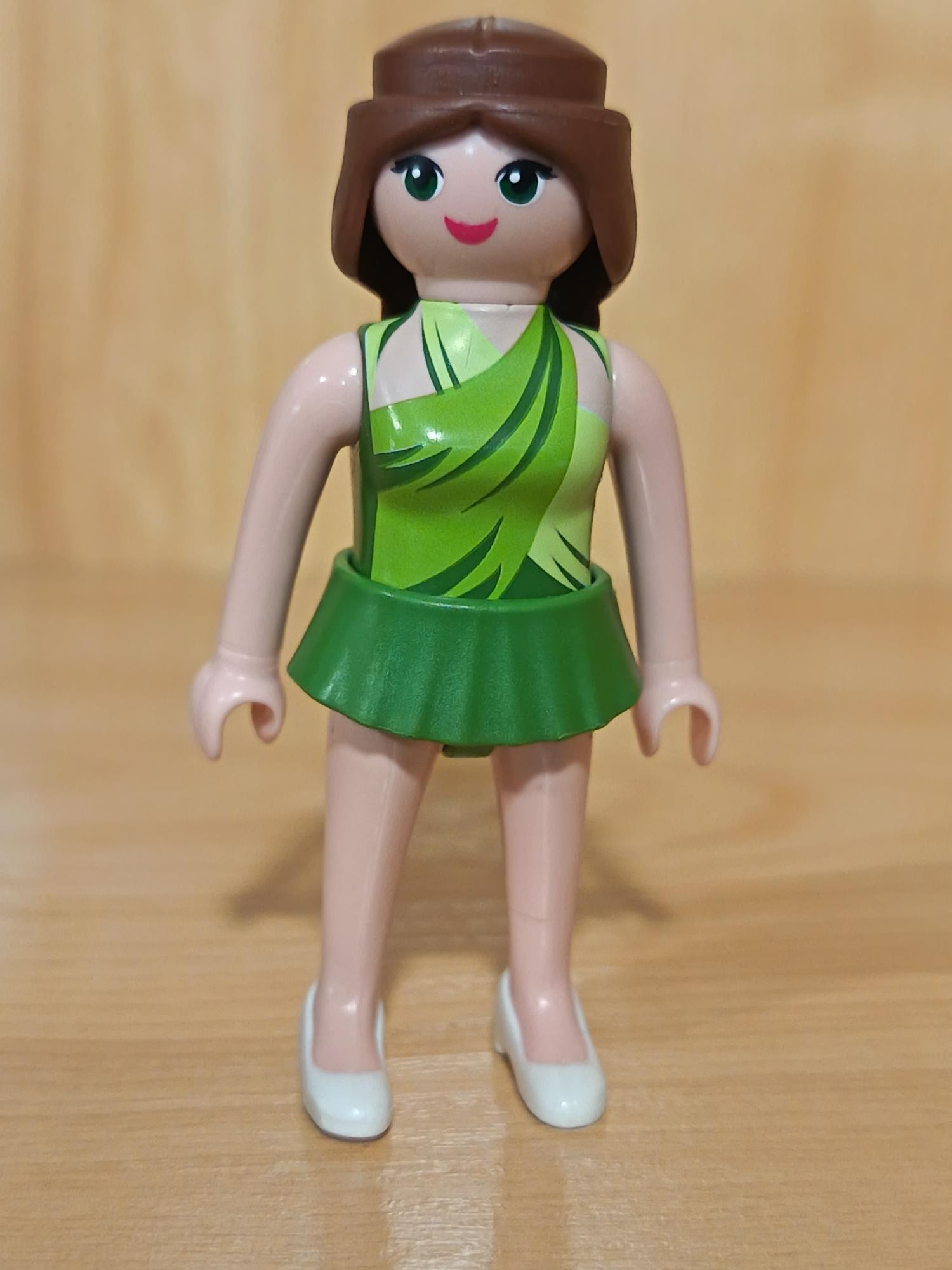 PLAYMOBIL FIGURA CHICA CON FALDA VERDE - 25/12/15