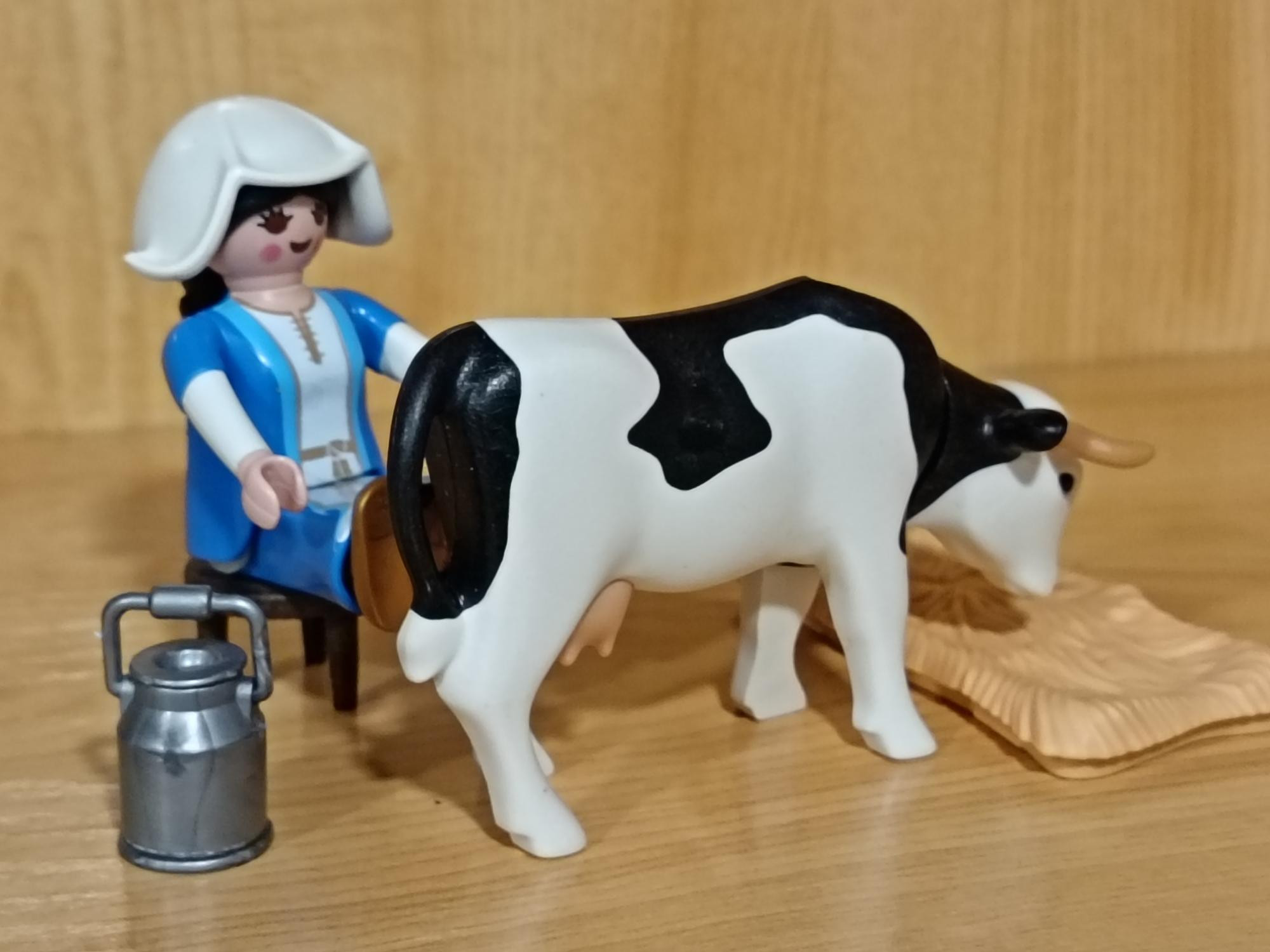 PLAYMOBIL BELEN ,GRANJERA ORDEÑANDO VACA - 22/7/26
