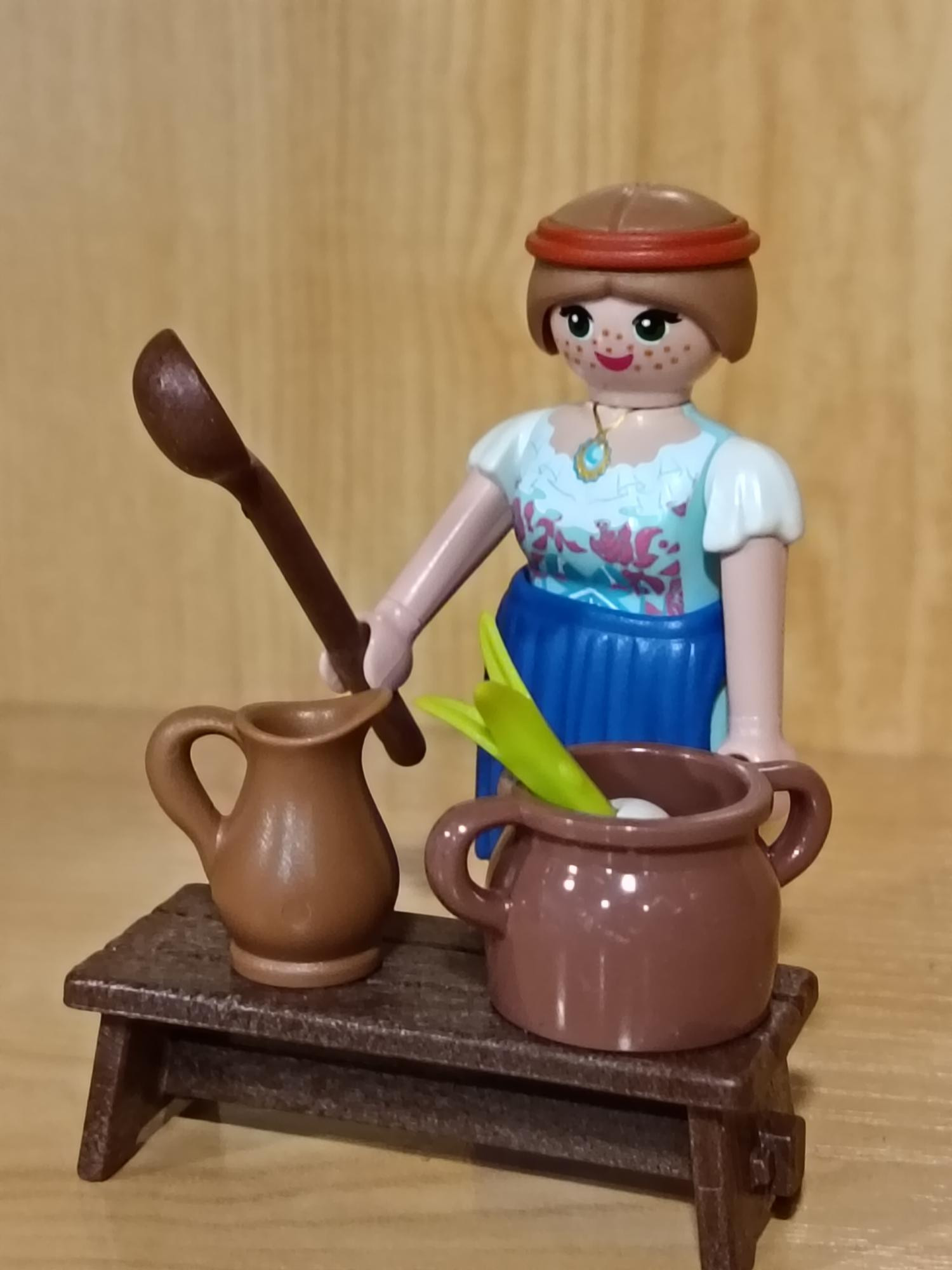 PLAYMOBIL BELEN ,ALDEANA REPARTIENDO SOPA - 22/7/26